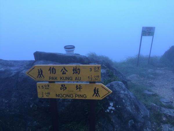 上升的白气球